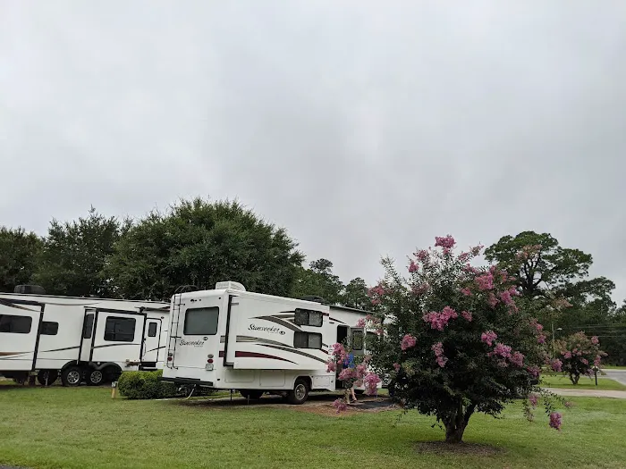 Parkwood Rv Park & Cottages 2