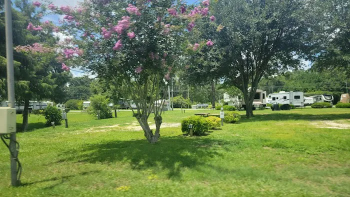 Parkwood Rv Park & Cottages 5