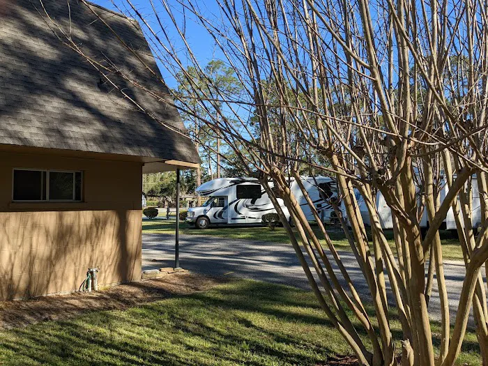 Parkwood Rv Park & Cottages 8