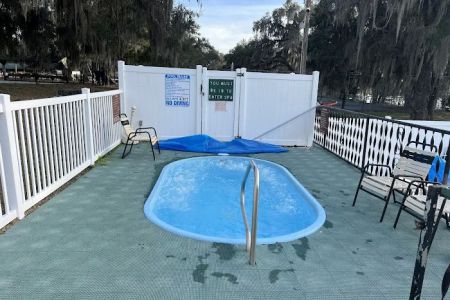 Lake Kerr Rentals at Salt Springs Resort