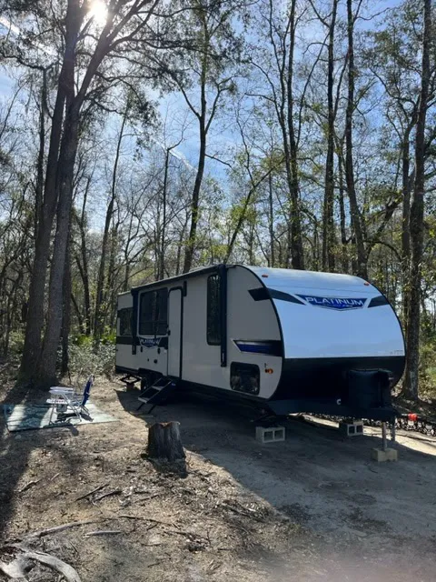 Huck's RV Park & Pub 6