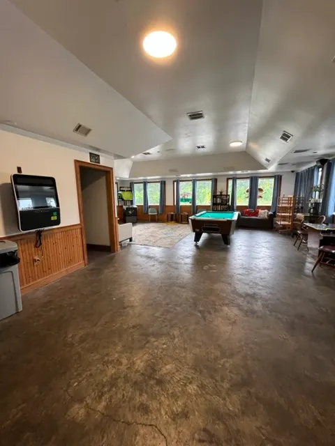 Huck's RV Park & Pub 4