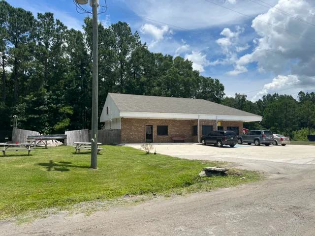 Huck's RV Park & Pub 5