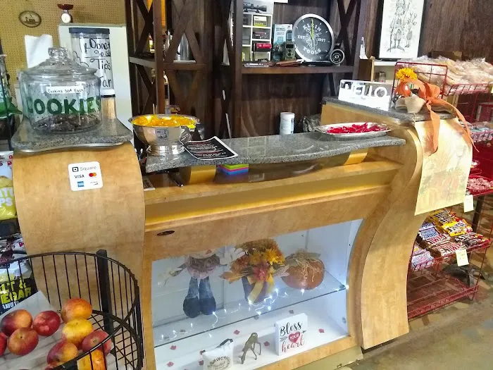 Kenn's Store & Campground Mandy's Cafe 7