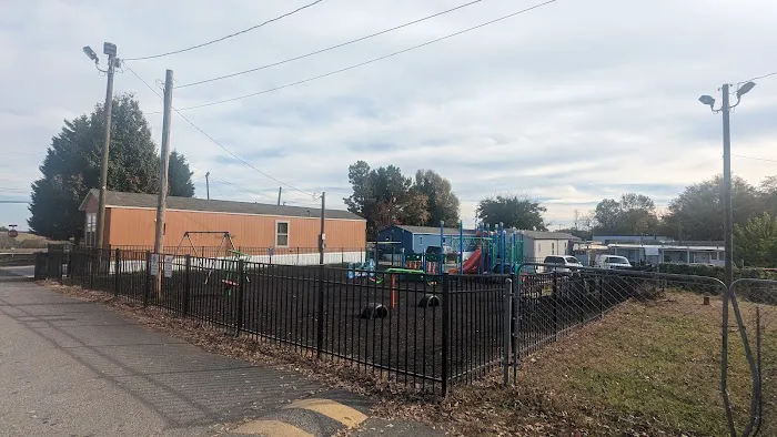 Hill Crest Plaza Mobile Home Community 7