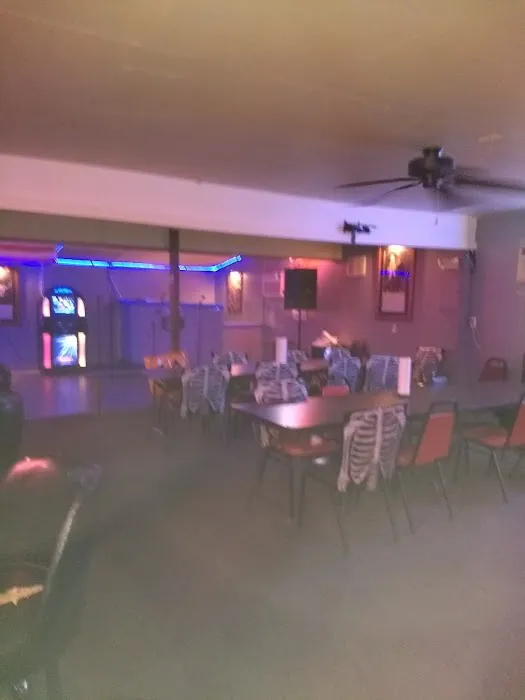 Lake View Camping & Game Room (Bar) 6