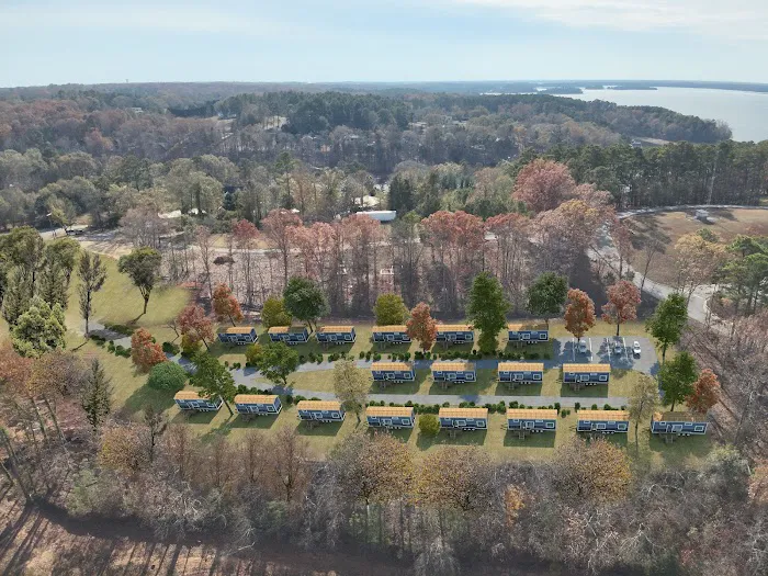 Hartwell Cove Resort 9