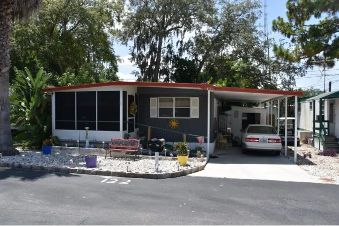 Tropic Breeze RV and Mobile Home Park 8