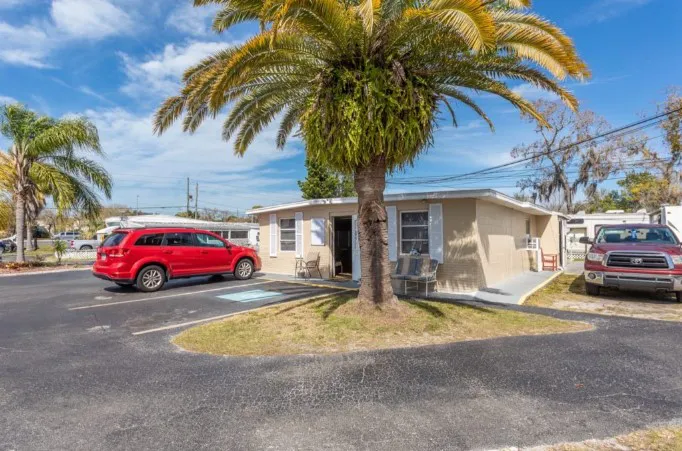 Tropic Breeze RV and Mobile Home Park 9