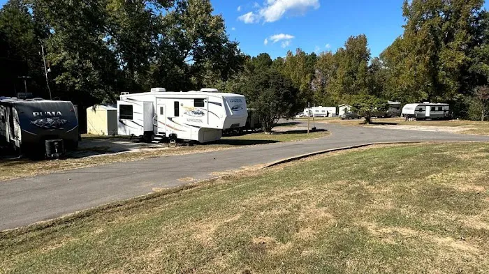 Tut Huts RV Park 1