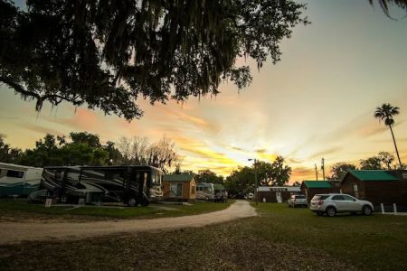 Oak Harbor Lodging & RV Resort
