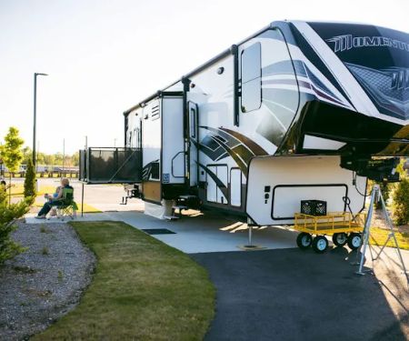 CrossRoads Coach Resort at the ROB