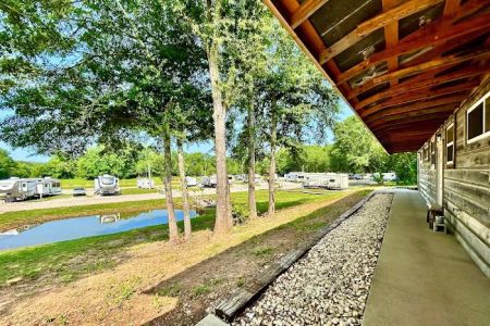 The Shoals Cottages & RV Park