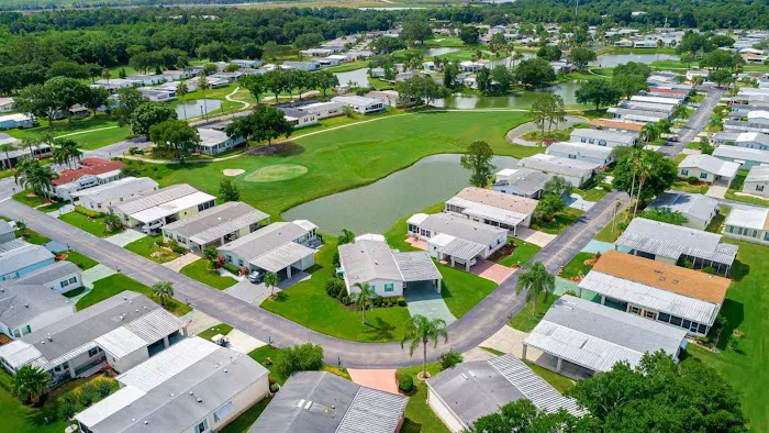 The Hamptons Golf & Country Club 5