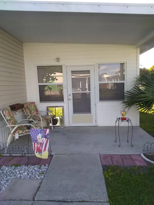 Central Leisure Lake Mobile Home & RV Park 4