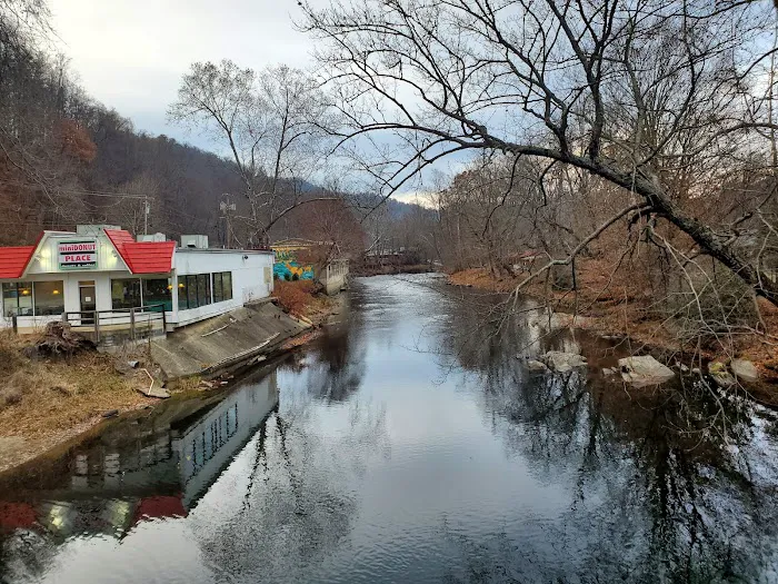 Bradley's Campground & Cabins 5