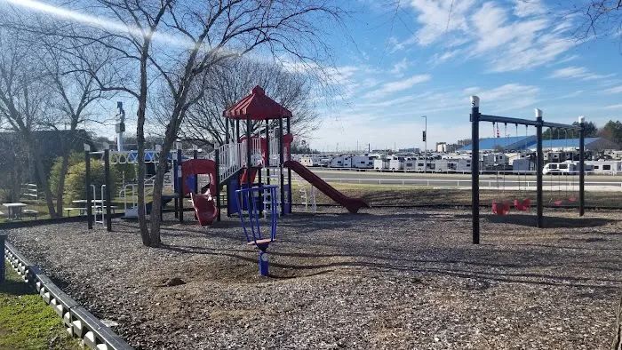 Camping World Racing Resort 3