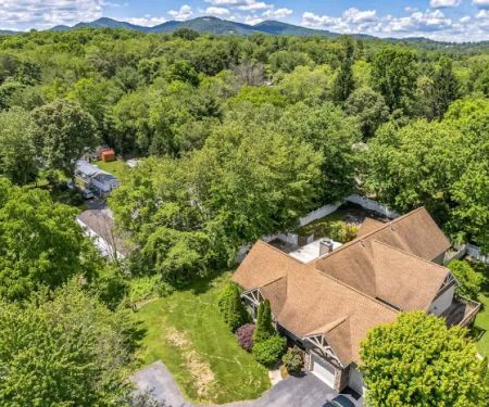 Clairmont Crest, A Family Friendly Community