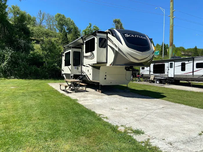 Wilson's Riverfront RV Park 2