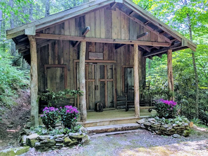 Hawthorn Haven Cabins & Chapel 5