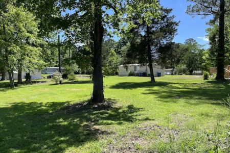 Magnolia Lakeside Village