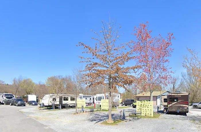 Holy Smokies RV Park & Glamping 3