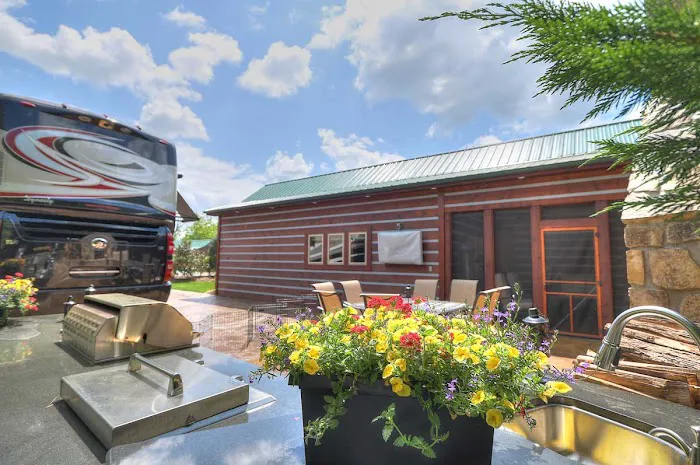 The Dell Motorcoach Resort 8