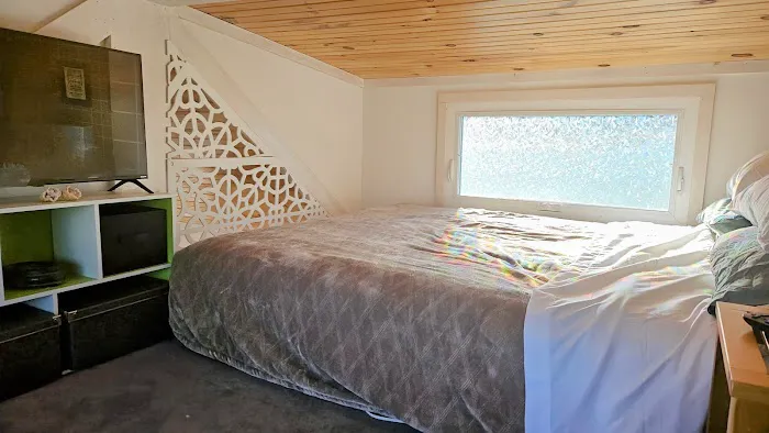 R & R's Modern Retreat 9