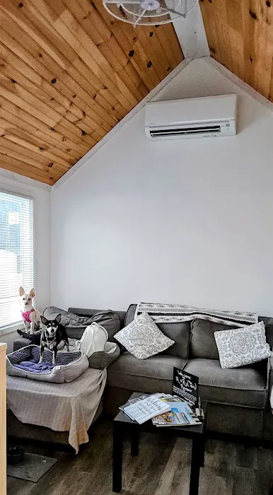 R & R's Modern Retreat 10