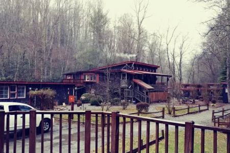 Laurel Falls Lodge & Campground