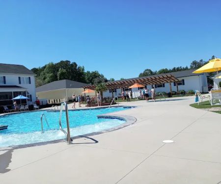 Raleigh Oaks RV Resort & Cottages