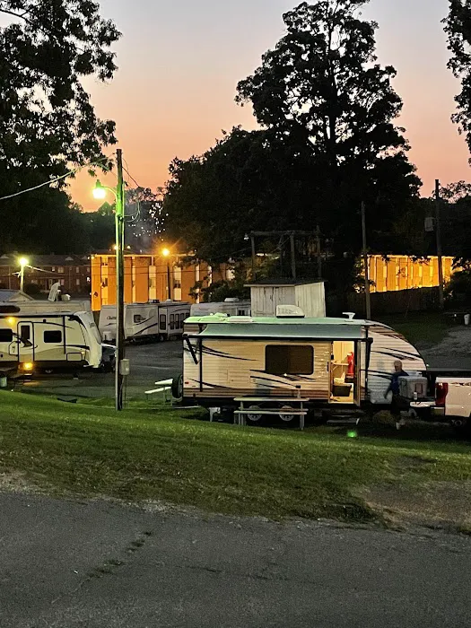 Elvis Presley Boulevard RV Park 7