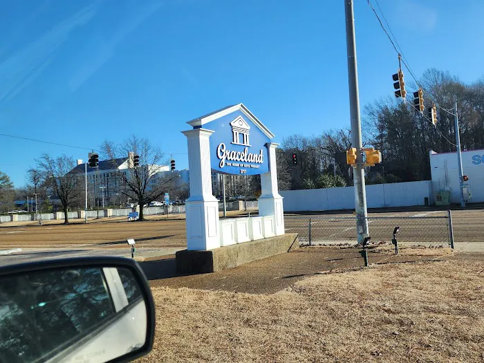 Graceland RV Park & Campground 6