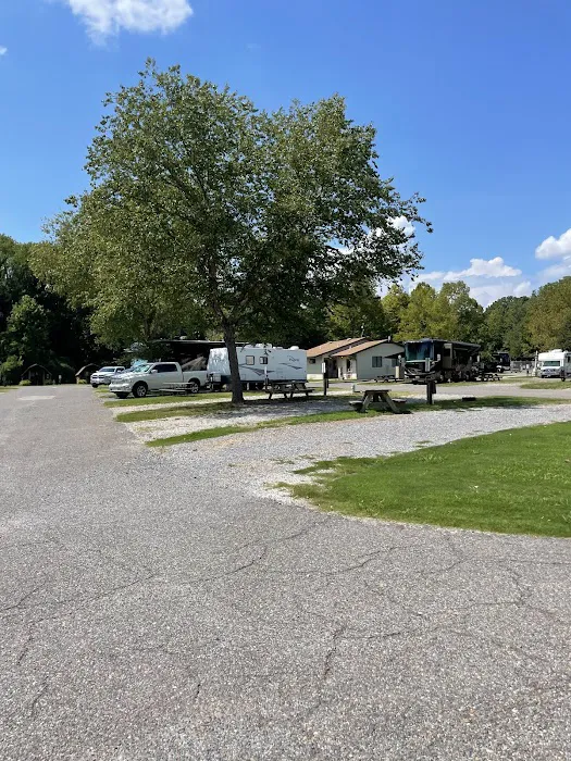 Graceland RV Park & Campground 4