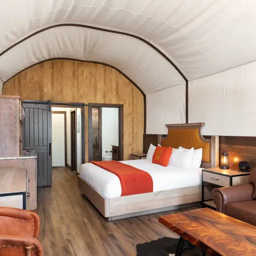 Glamping Florida, by River Ranch 1