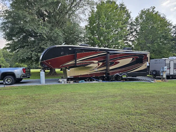 Red's RV Park 8