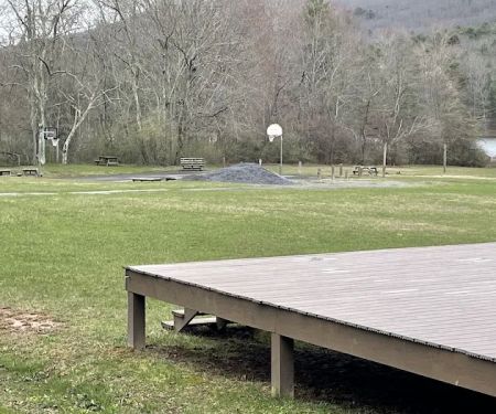 Moncove Campground at Moncove Lake