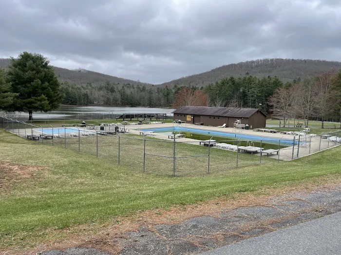 Moncove Campground at Moncove Lake 4