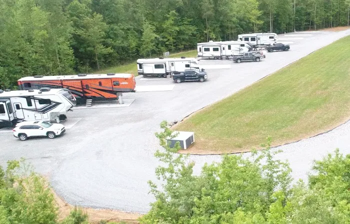 2 Lakes RV Resort 5