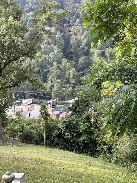 Rockhouse RV Park 8