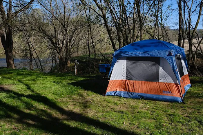 Riverside camping 9