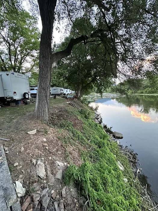 Riverside camping 10