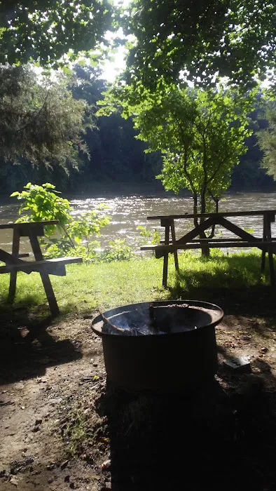 Riverside camping 8