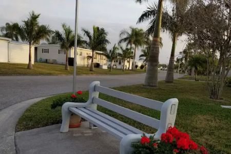 Golf Lakes Motor Home Park