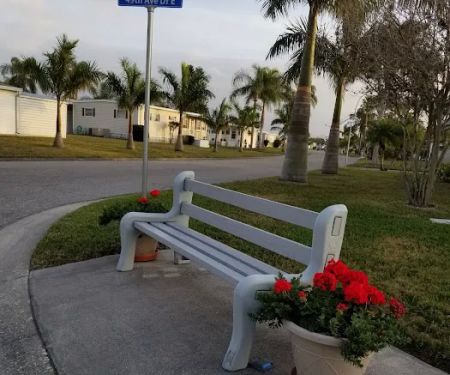 Golf Lakes Motor Home Park