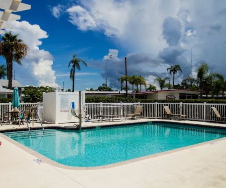 Waterside Club