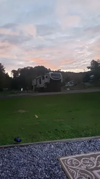 Hefners RV Park & CampgroundHome 7