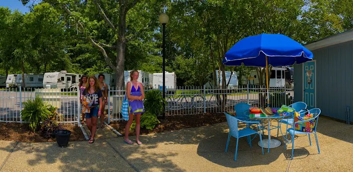 Holiday Trav-L-Park 8