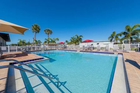Vista del Lago MH & RV Resort