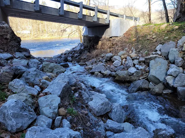 Brooklyn Heights Riverfront Campground 8